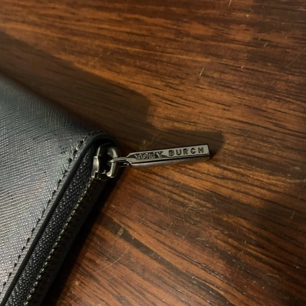 Tory Burch (RARE OLOGRAM SET) - Picture 6 of 13